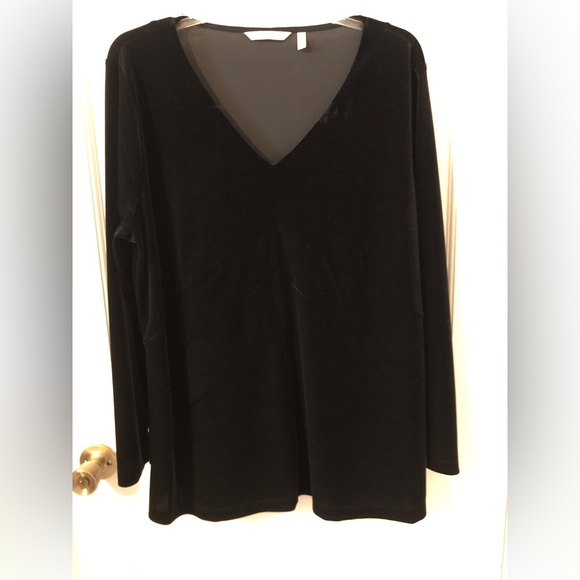 Velvet tunic top. Lightly used. Measurements upon request. - Picture 4 of 4